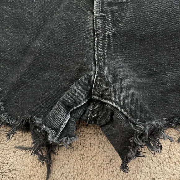 LEVI’S SHORTS - Picture 4 of 9